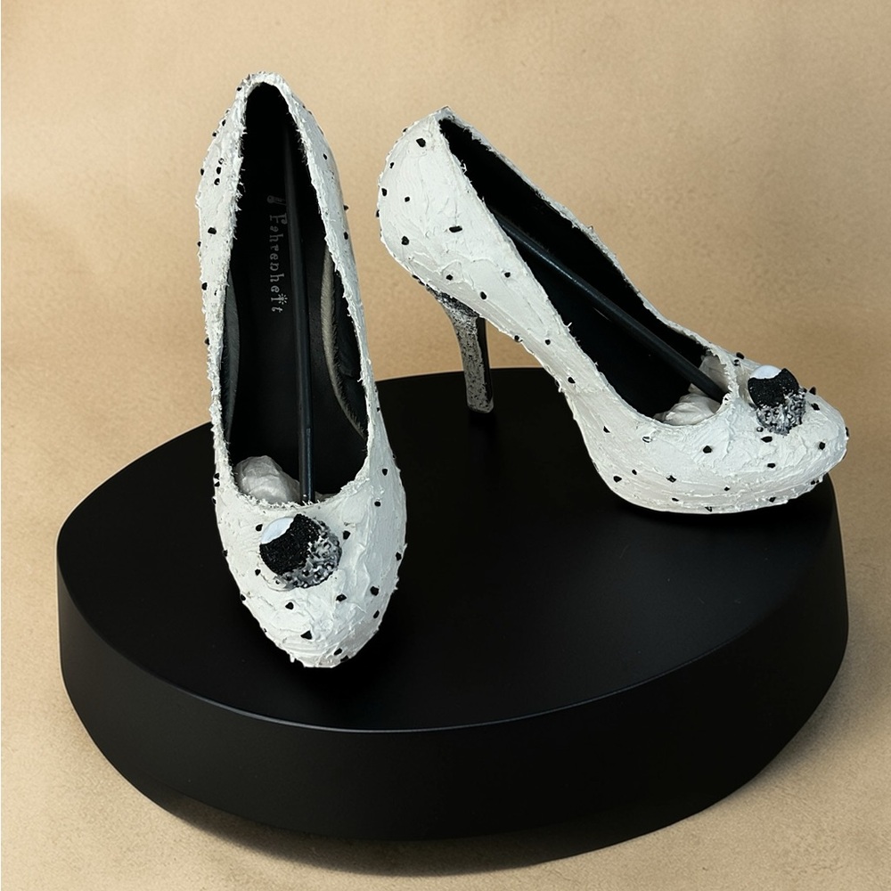 Custom Cookies & Cream Ice Cream Heels
Size 7.5 One Of A Kind Handmade - Picture 11 of 16